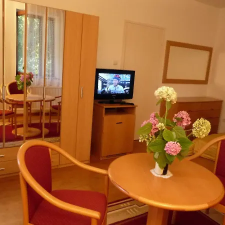 Balaton Art Guest house *